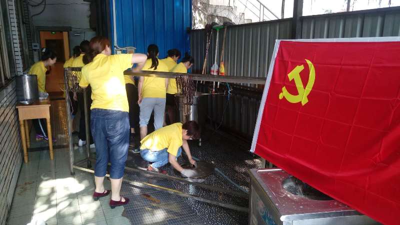 党员劳动.jpg