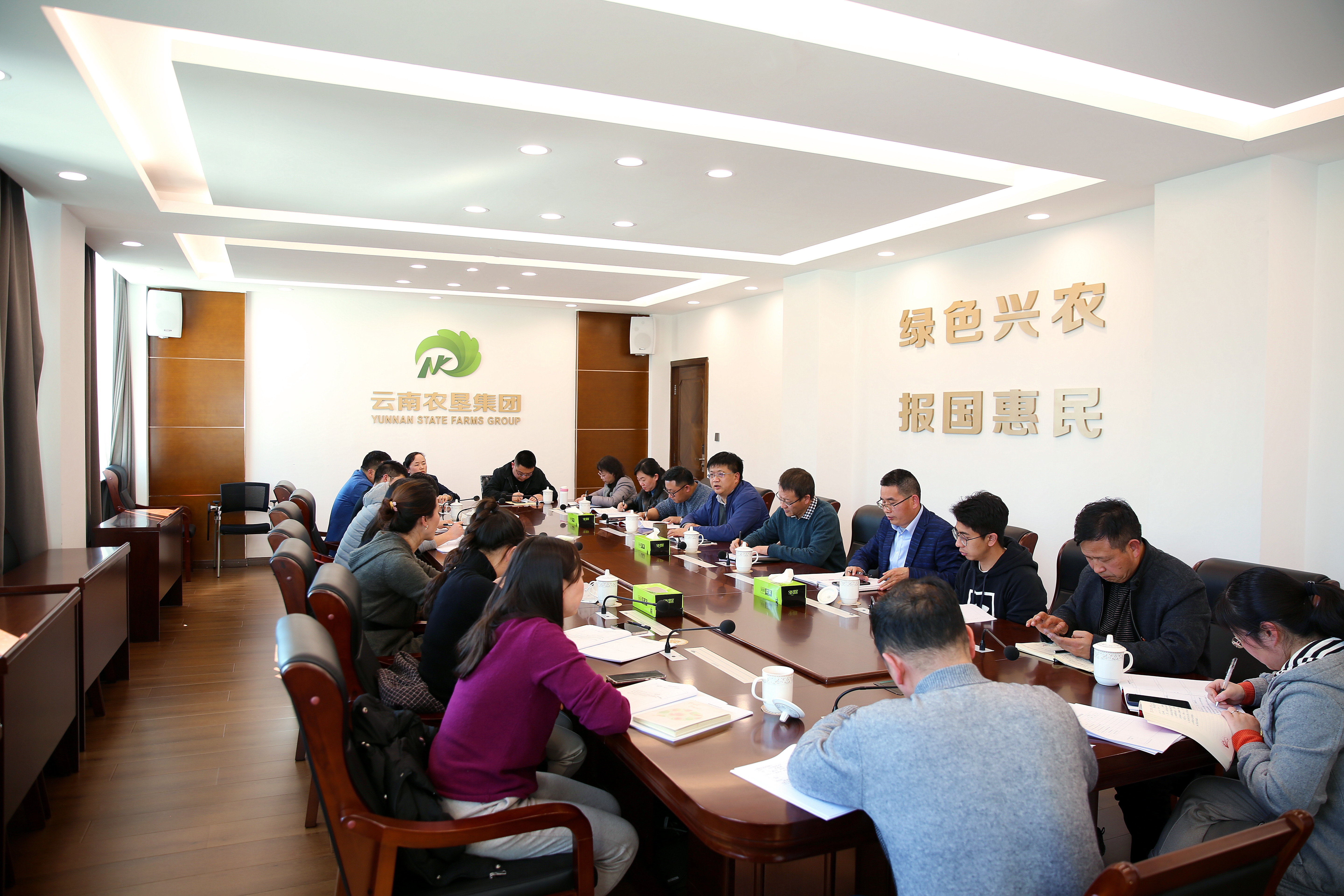 会议侧面.jpg