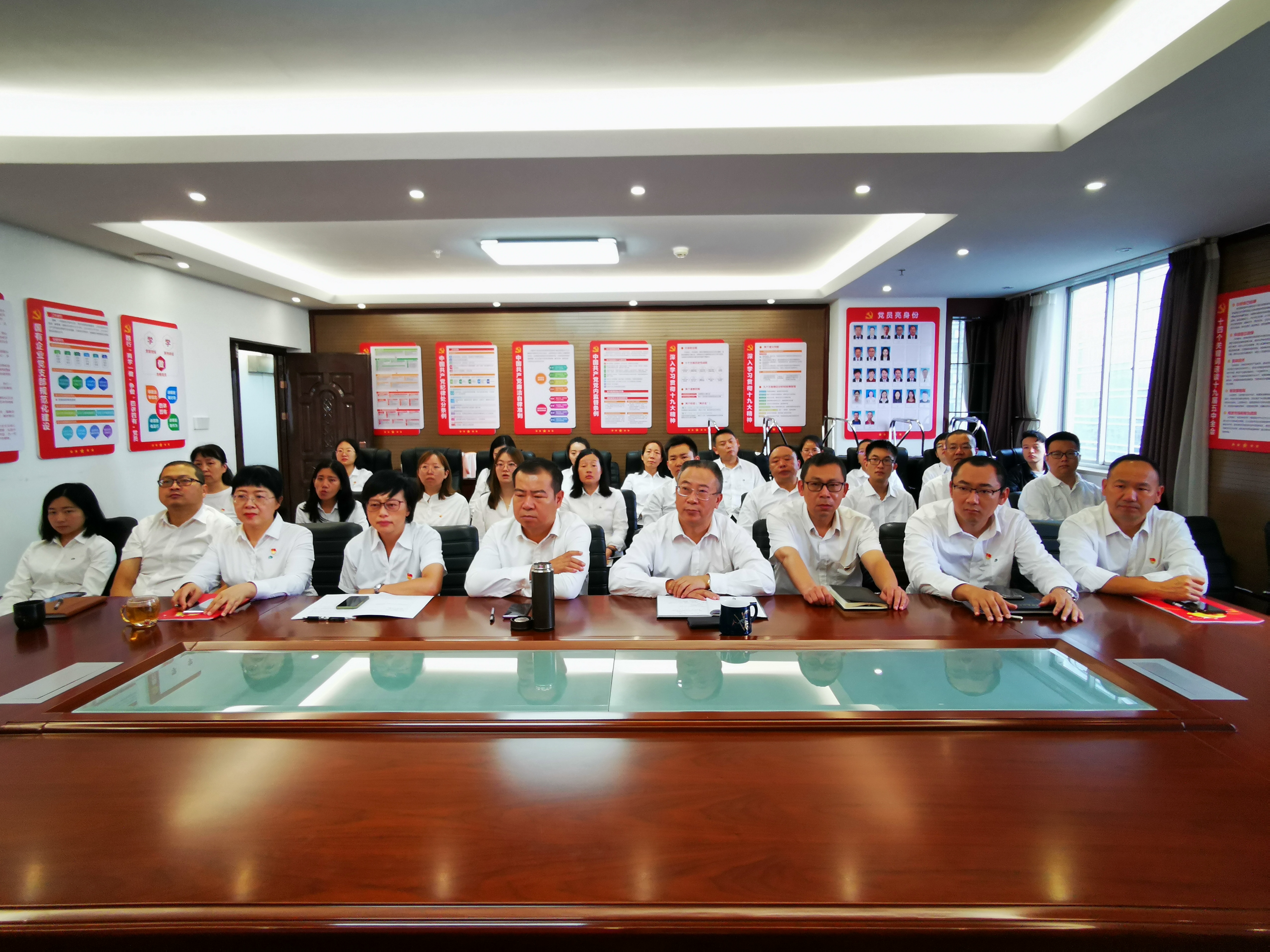 云南农垦集团观看庆祝中国共产党成立100周年大会-云垦建投.jpg