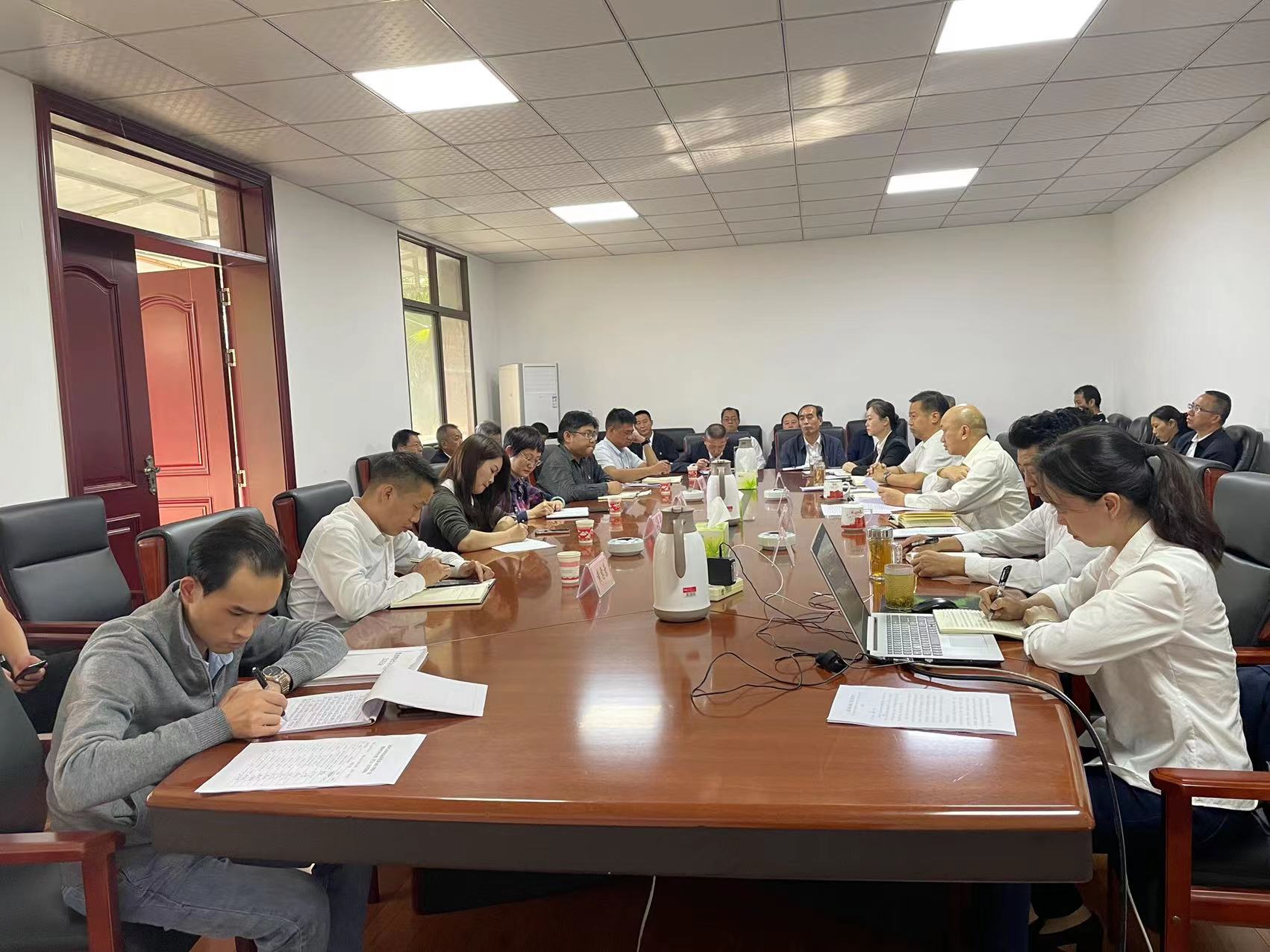 金沙江水运局党委理论中心组学习党的十九届六中全会精神.jpg